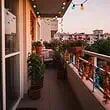 Girlandy na balkon: Kreuj magiczne przestrzenie